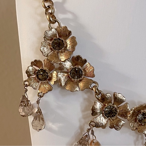 J. Crew Asymmetrical Gold Flower & Crystal Rhinestone Statement Necklace Rare - Picture 6 of 13
